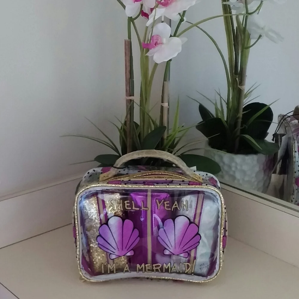 Betsey Johnson makeup storage cases. Set of 4. NWT